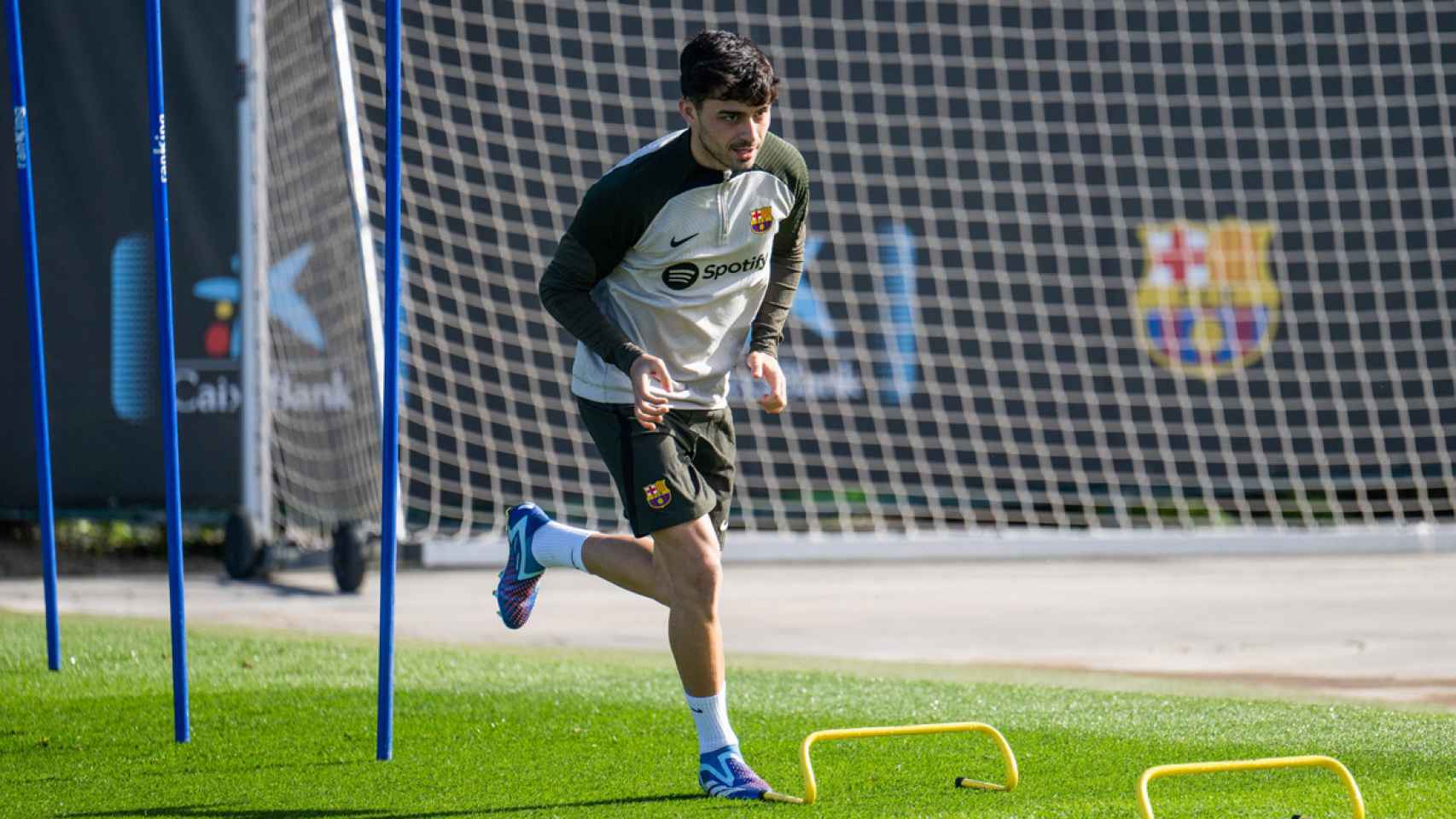 Pedri, en una sesión de entrenamiento del Barça antes del clásico