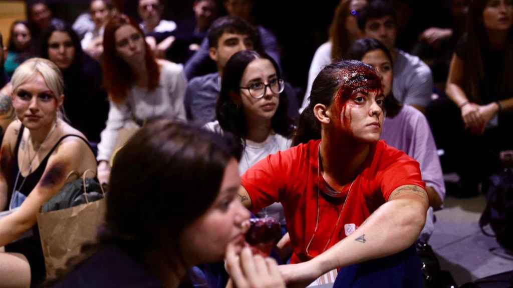 Figurantes del simulacro de atentado terrorista de Sants