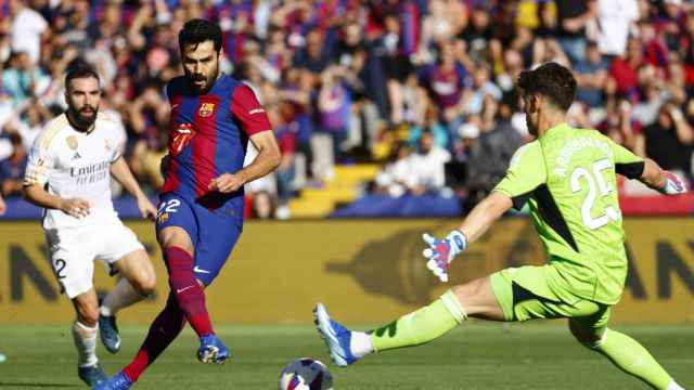 Gundogan bate por bajo a Kepa