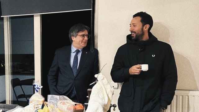 El rapero Valtonyc, junto al expresidente de la Generalitat Carles Puigdemont / EP