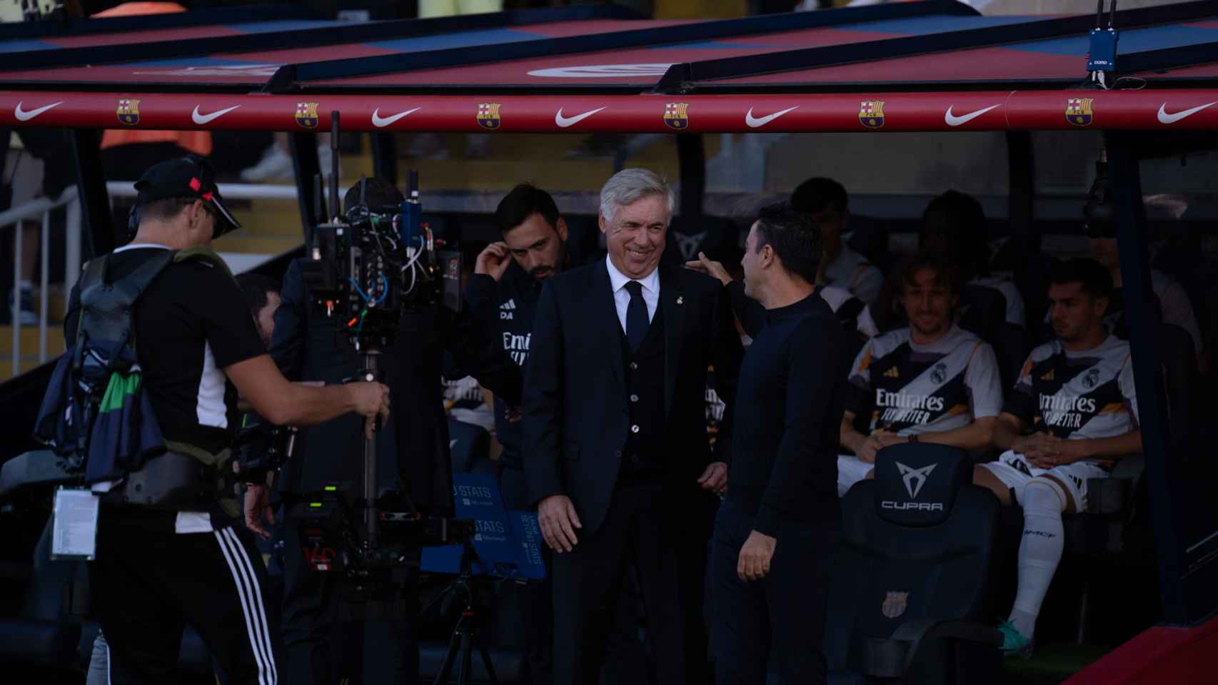 Ancelotti y Xavi Hernandez en el clásico Barça - Real Madrid