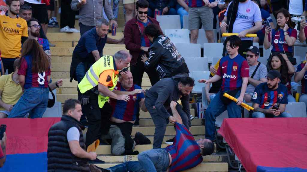 Peleas en las graderias en el clásico Barça - Real Madrid