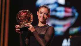 Aitana Bonmatí recoge el galarón como ganadora del Balón de Oro