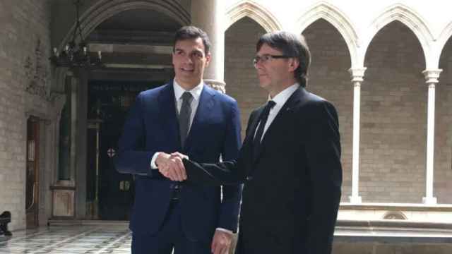 Pedro Sánchez y Carles Puigdemont, reunidos en una fotografía de archivo de 2016