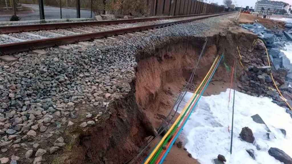 Destrozos en la línea R1 de Rodalies