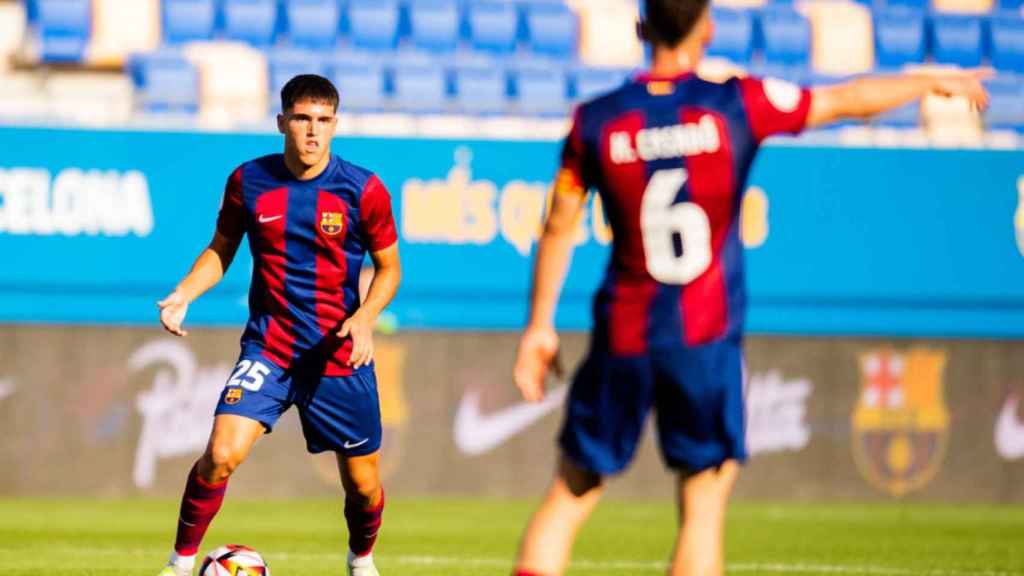 Pau Cubarsí, en el partido del Barça B contra el Celta Fortuna