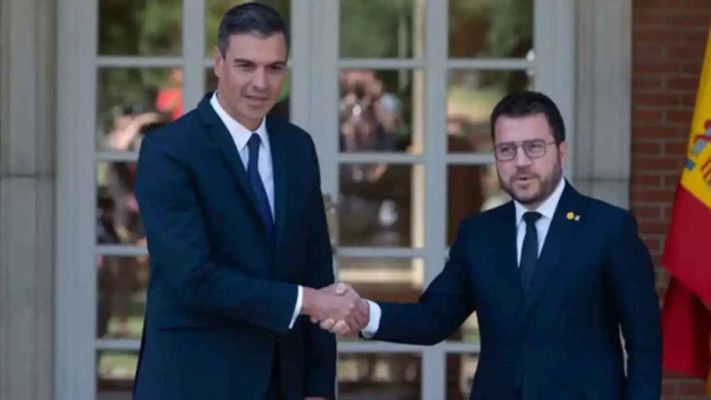 El presidente del Gobierno español, Pedro Sánchez (PSOE), y el de la Generalitat de Cataluña, Pere Aragonès (ERC), en una imagen de archivo