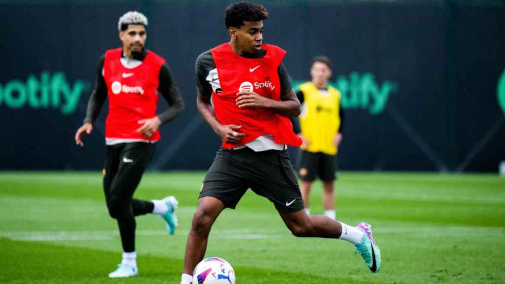 Lamine Yamal, en un entrenamiento con el primer equipo del Barça tras el clásico