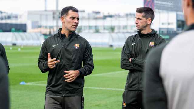 Rafa Márquez dirige un entrenamiento del filial del Barça en la Ciutat Esportiva