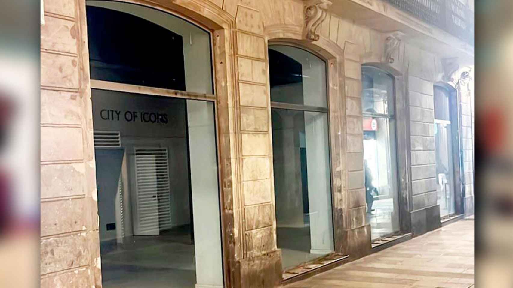 Abre la enésima tienda de cannabis y móviles en Las Ramblas