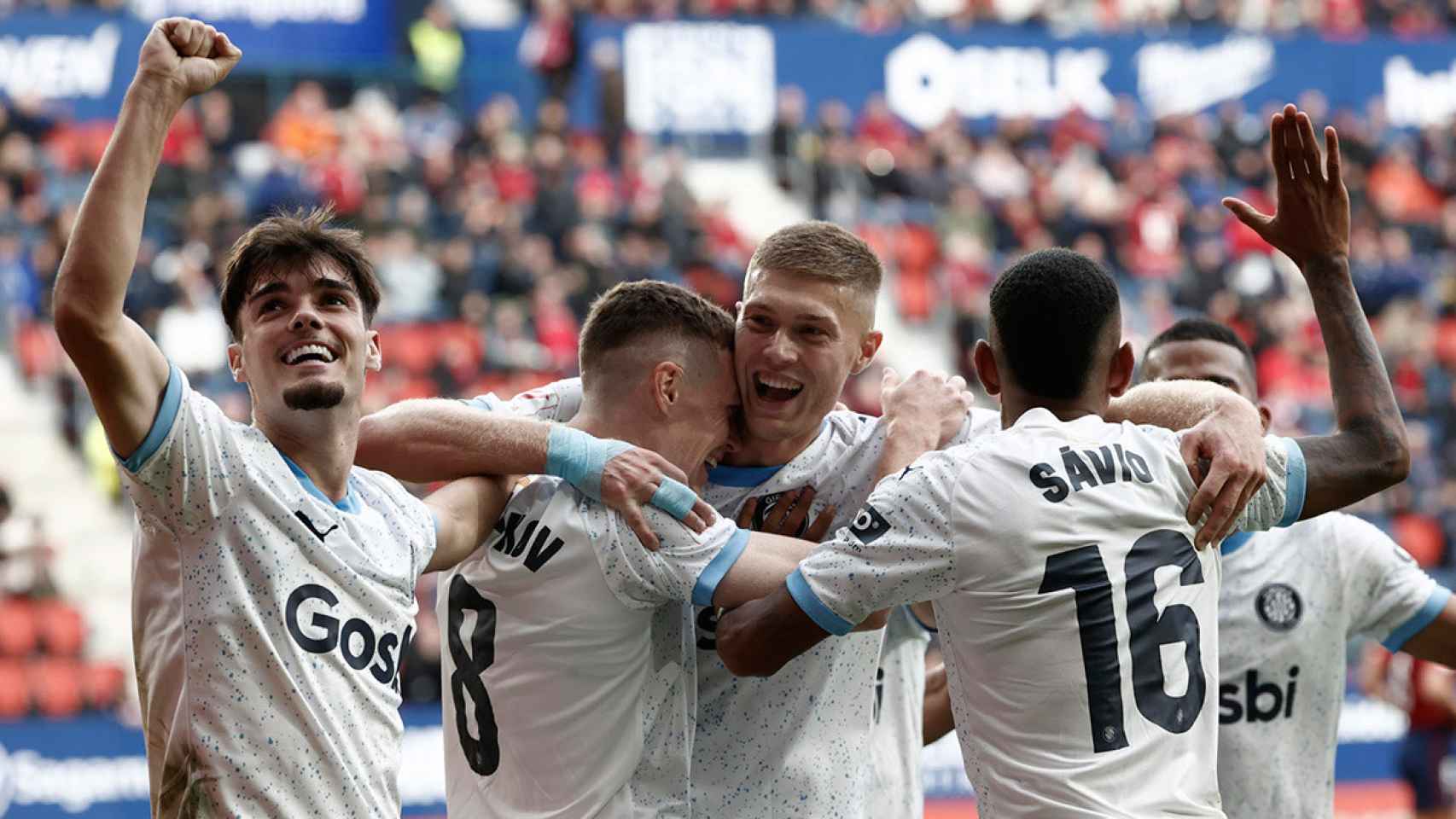 El Girona, celebrando uno de los goles contra Osasuna en Pamplona