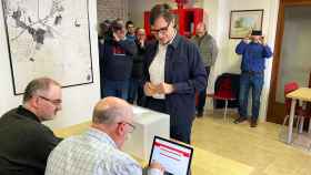 El primer secretario del PSC, Salvador Illa, votando en la consulta del PSC