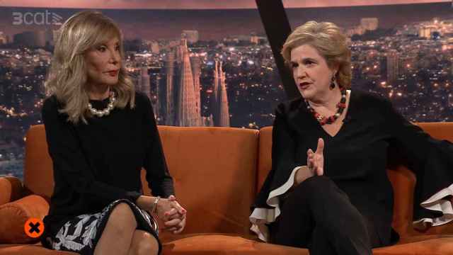 Las periodistas Pilar Eyre y Pilar Rahola en el programa Col.lapse de TV3