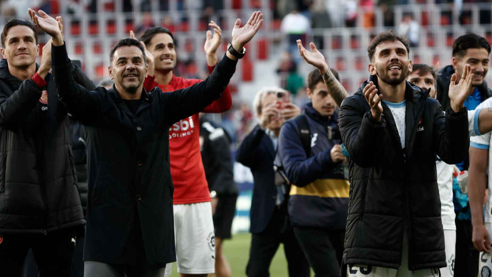 El Girona de Míchel Sánchez celebra el liderato de Liga con la afición