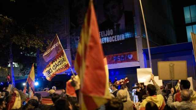 Manifestación contra la amnistía del 'procés' ante la sede del PSC en Barcelona