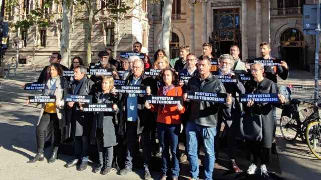 Representantes de ERC, Junts, CUP y comuns protestan contra la investigación de la AN contra Puigdemont y Rovira