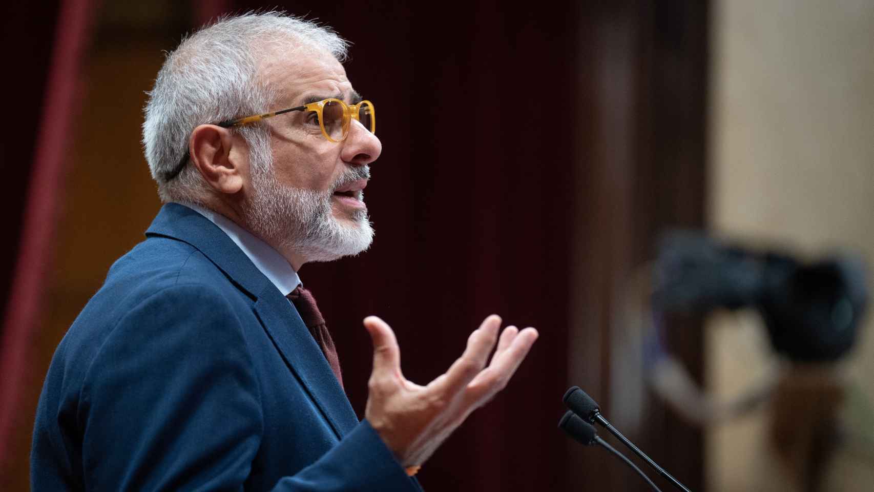 El líder de Ciudadanos, Carlos Carrizosa, en el hemiciclo del Parlament