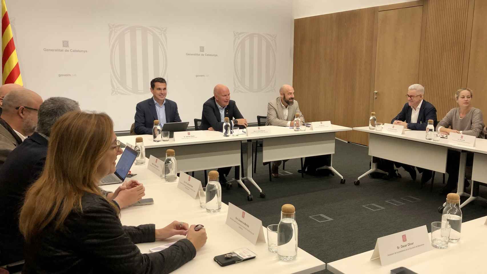 Reunión del 'conseller' Mascort con representantes del mundo local sobre medidas de ahorro de agua ante la sequía