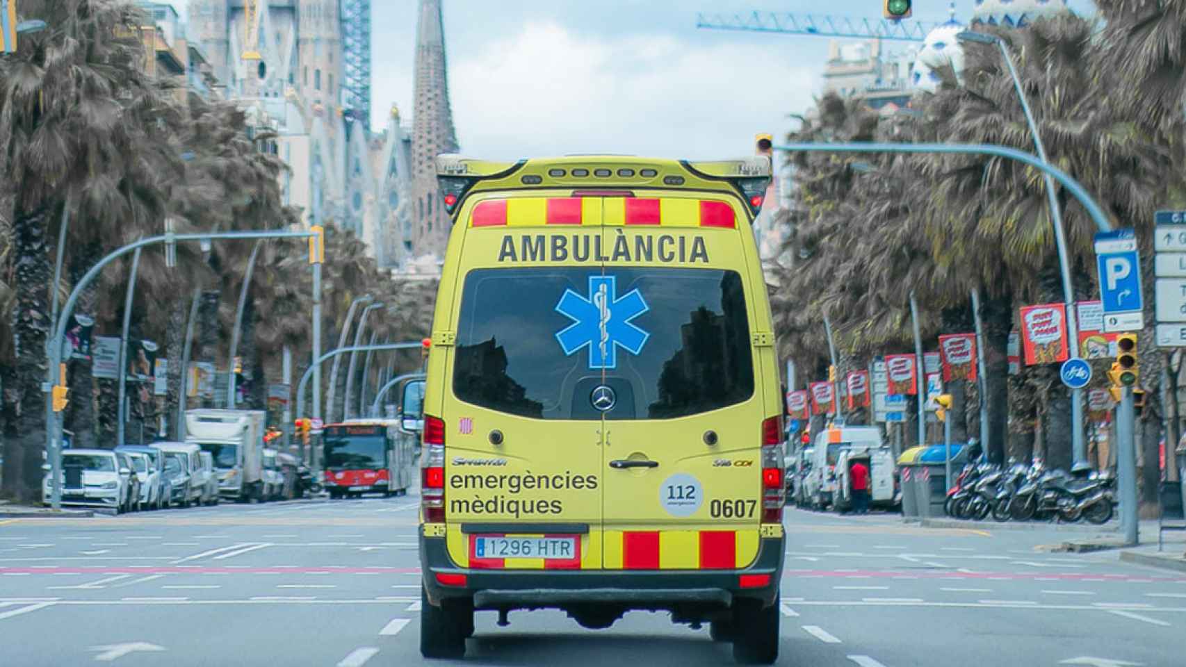 Una ambulancia del SEM en Barcelona, donde Domingo tiene la contrata