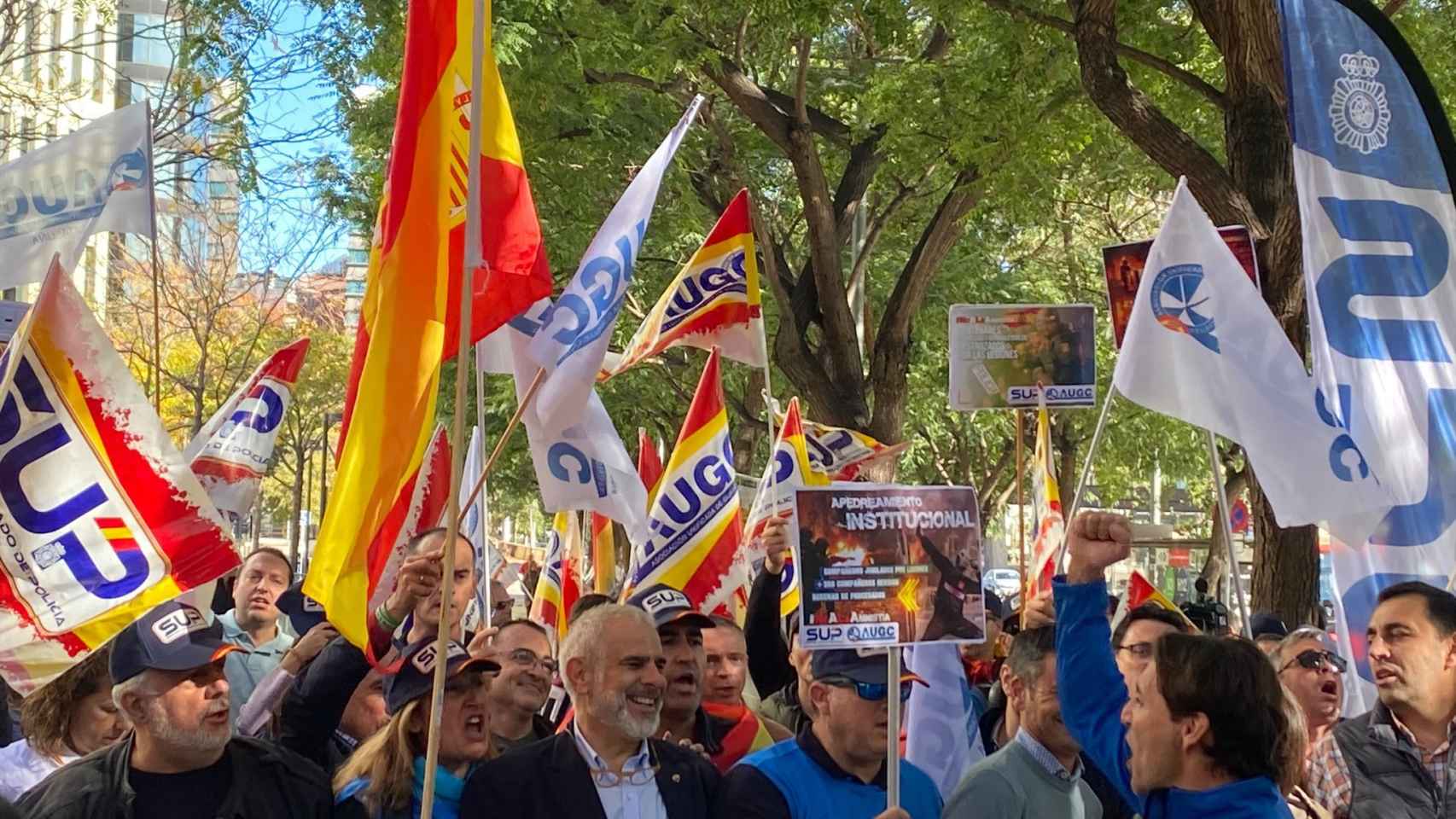 Protestas frente a la ciudad de la justicia