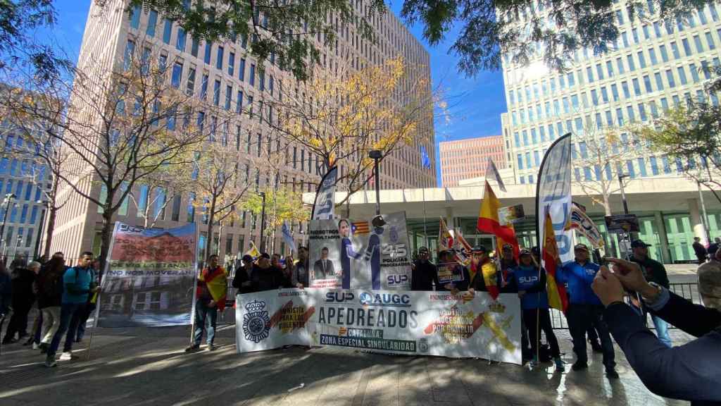 Protestas frente a la ciudad de la justicia