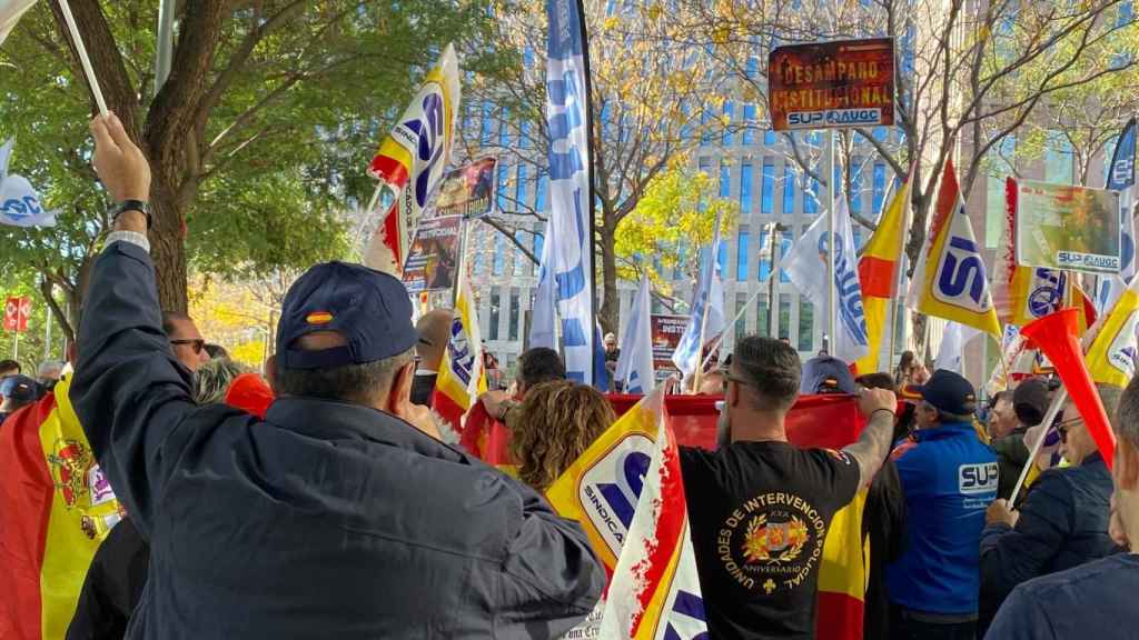 Protestas frente a la ciudad de la justicia