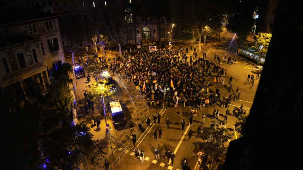 Manifestación contra la amnistía en la delegación del gobierno en Barcelona