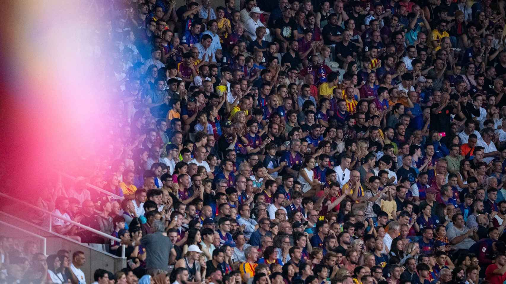 Los aficionados del Barça dicen presente en un partido en Montjuïc