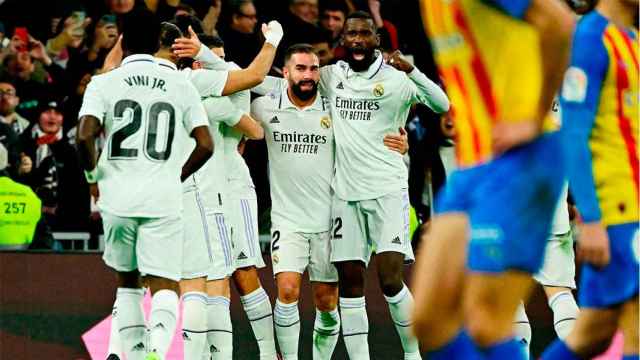 El Real Madrid, celebrando un gol contra el Valencia en el Bernabéu