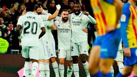 El Real Madrid, celebrando un gol contra el Valencia en el Bernabéu