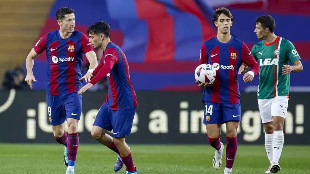 El FC Barcelona, celebrando el gol del empate contra el Alavés