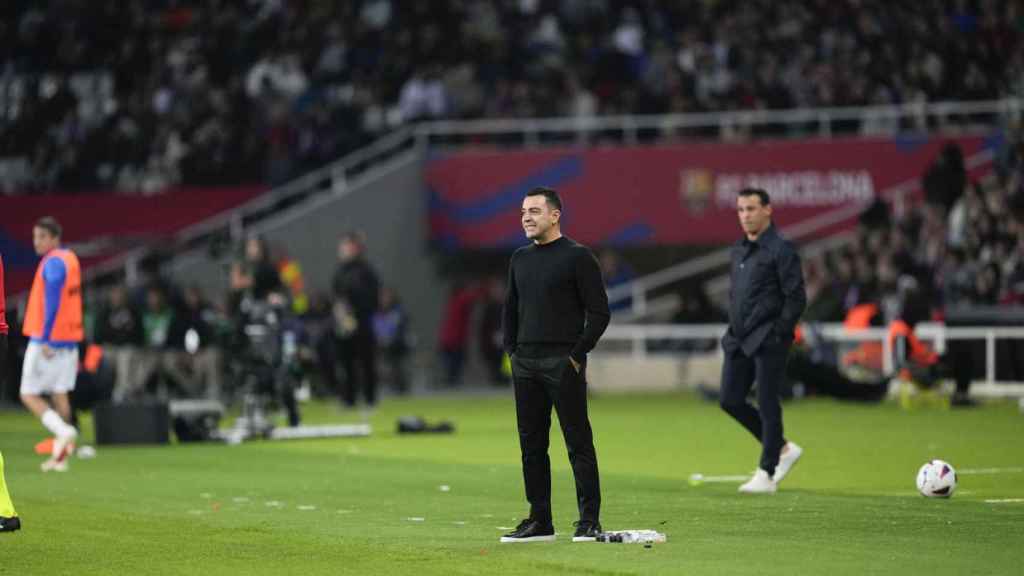 Xavi, durante el transcurso del Barça-Alavés en Montjuïc