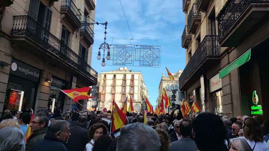 Los aledaños de la plaza Sant Jaume, llenos en la protesta contra la amnistía