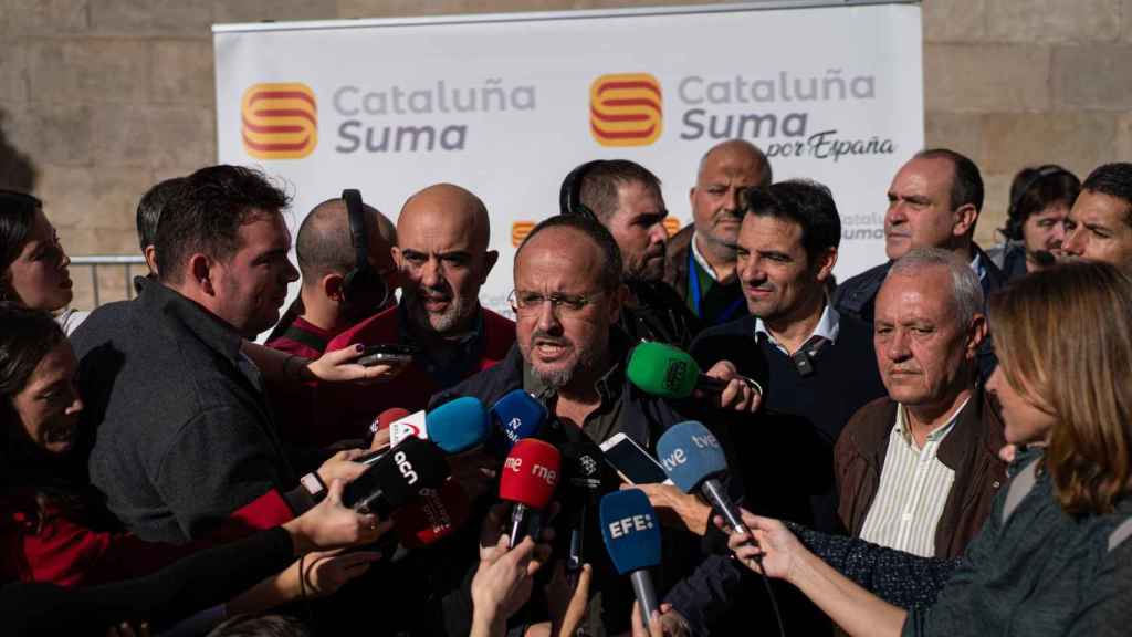 La plana mayor del PP catalán, con su presidente, Alejandro Fernández, al frente, en la manifestación contra la amnistía en Barcelona