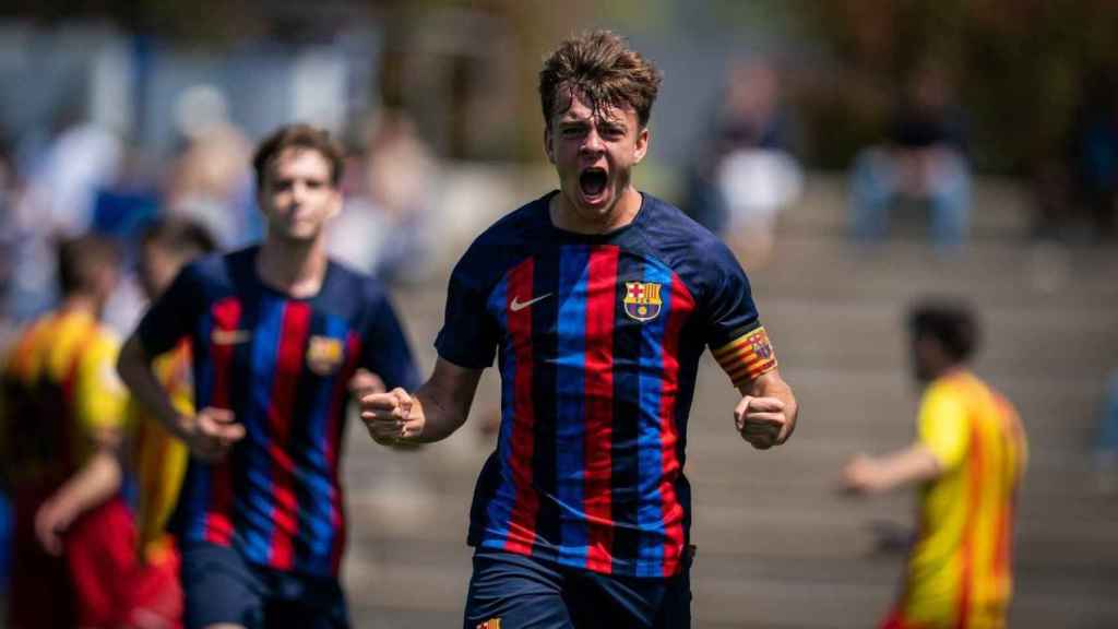 Nil Calderó celebra un gol con el Barça