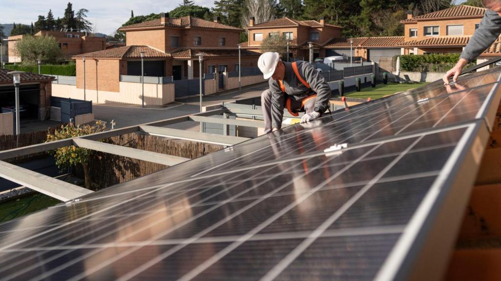 Instalación de placas solares en un inmueble