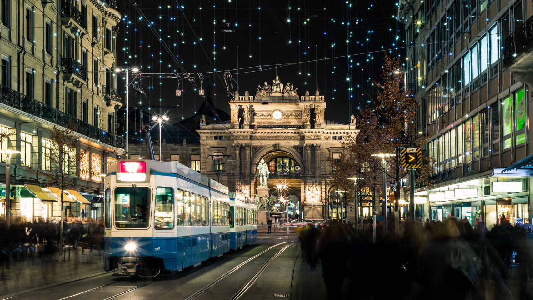 La Bahnhofstrasse es una de las arterias urbanas más populares de Zurich