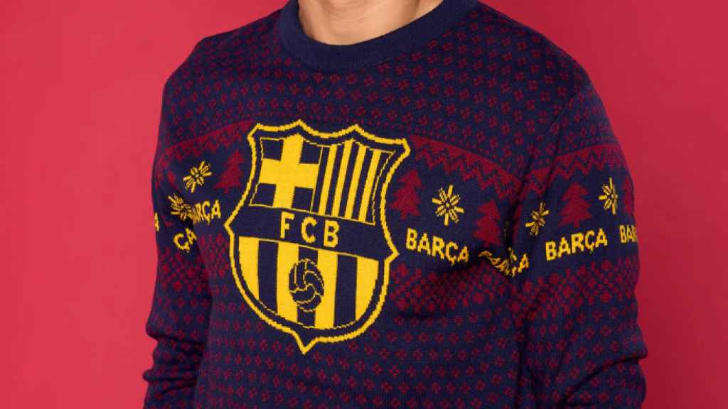 Joao Félix luce el nuevo jersey navideño del Barça