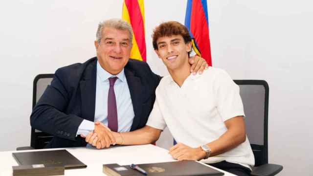 Joan Laporta y Joao Félix, en la firma del atacante portugués con el Barça