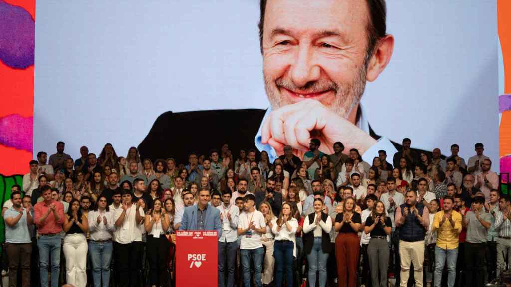 Alfredo Pérez Rubalcaba, presente en el 40 aniversario de la primera victoria socialista, en 1982