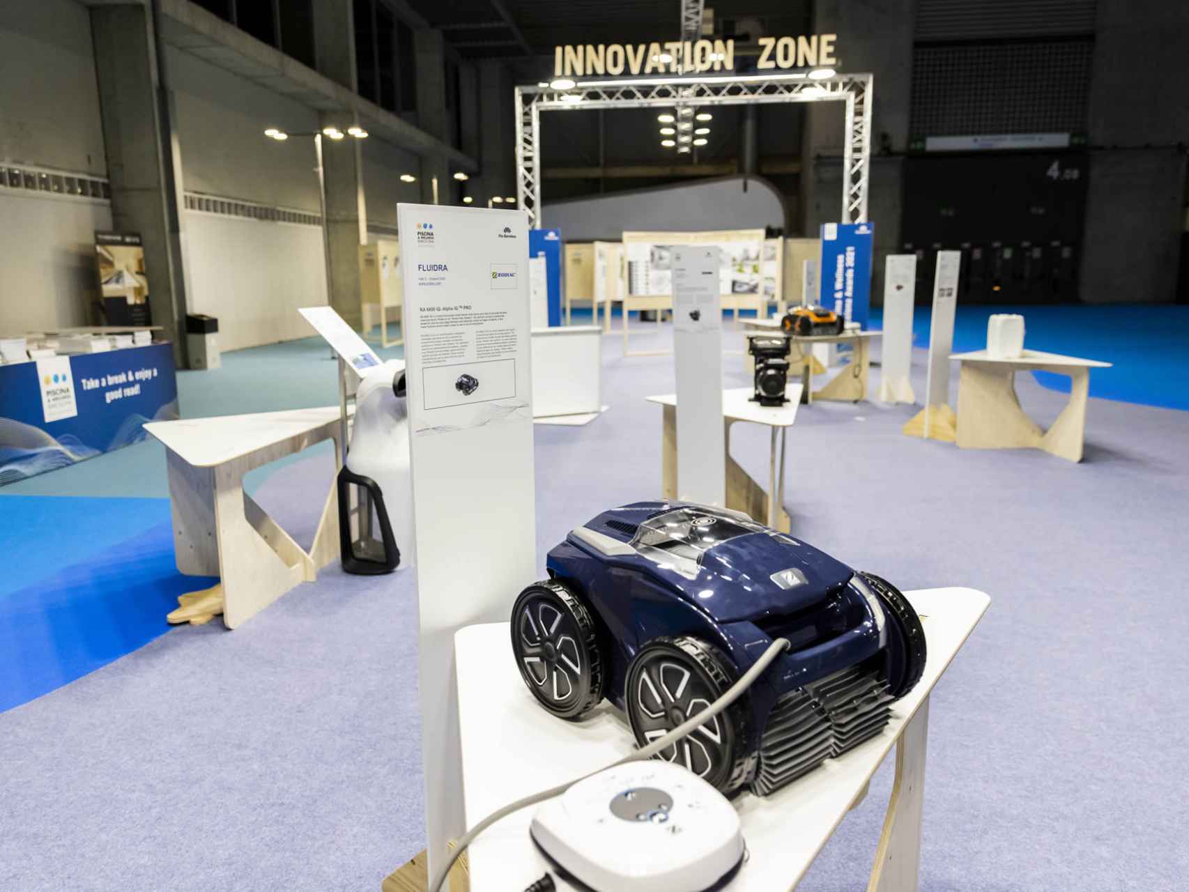 Robot limpiafondos en la Innovation Zone
