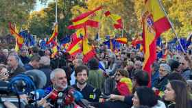 Carlos Carrizosa y Adrián Vázquez, de Ciudadanos, en la manifestación contra la amnistía en Cibeles