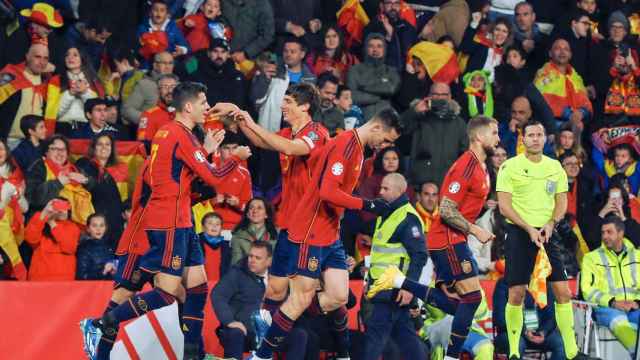 La selección española celebra el gol de Le Normand ante Chipre