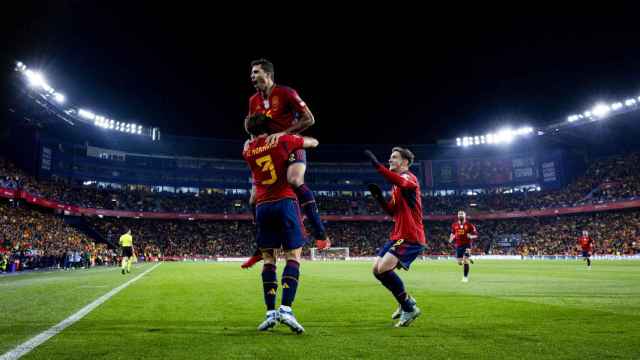 La selección española festeja el gol de Robin Le Normand contra Chipre