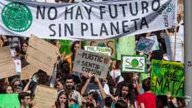 Jovenes se manifiestan por el cambio climático