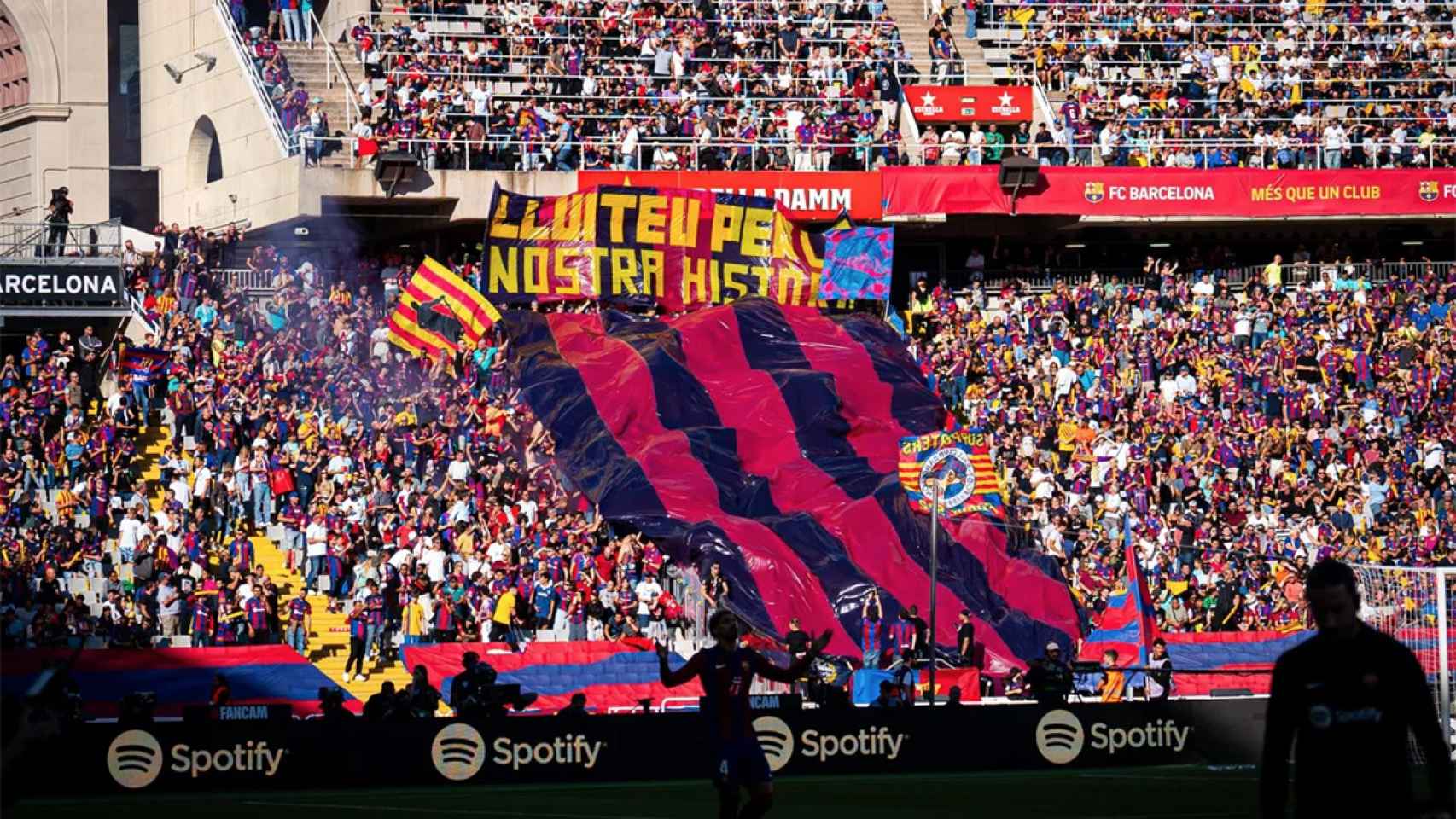 Gran fiesta en el debut del Barça Femenino en el Estadi Olímpic