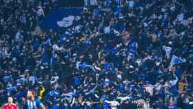 Aficionados del Oporto en las gradas de su estadio