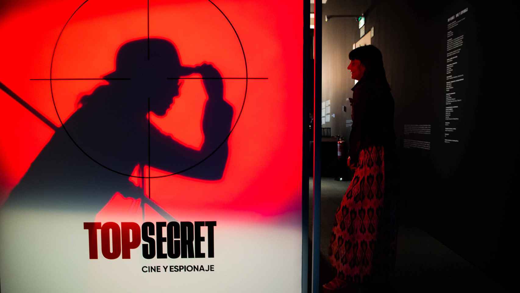 La exposición 'Top Secret. Cine y espionaje' es una nueva colaboración con la Cinémathèque française