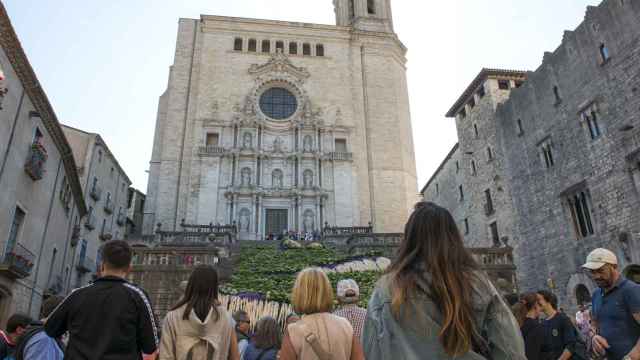 Gente en la catedral de Girona