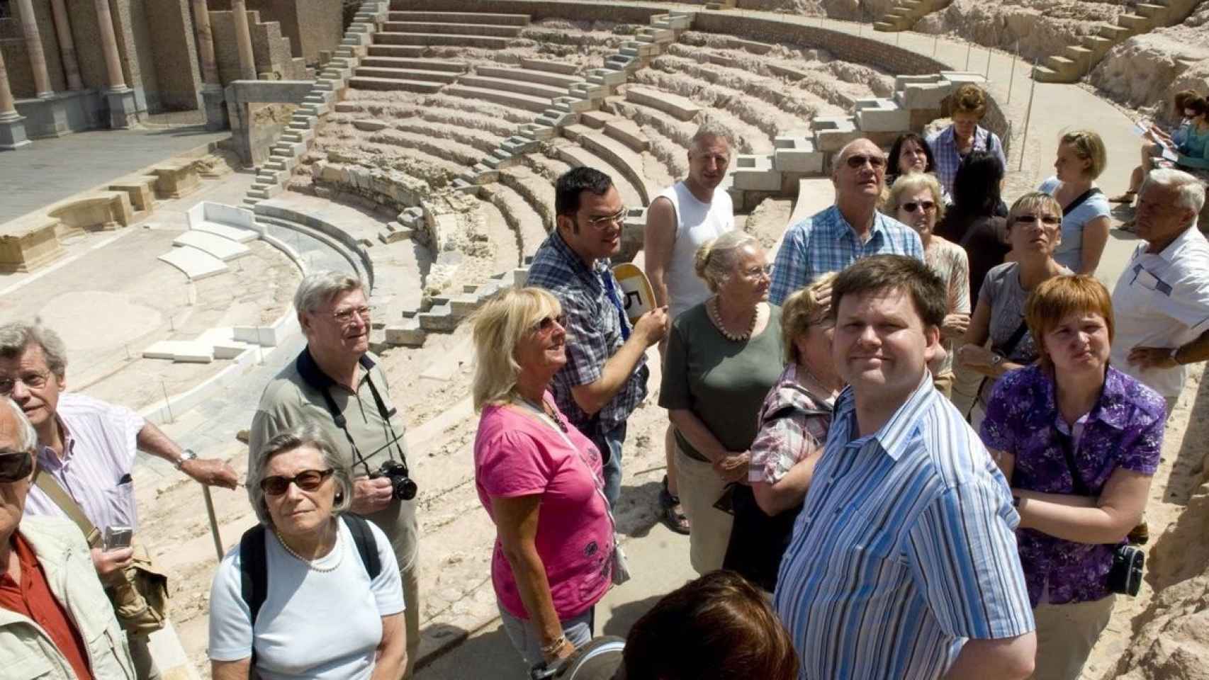 Un grupo de personas en el Teatro de Tarragona